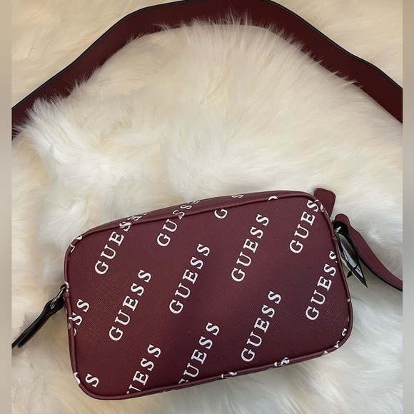 New!! Guess Camera Bag - Picture 4 of 8